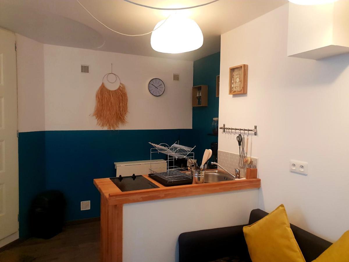 Studio Centre Apartment Динан Екстериор снимка