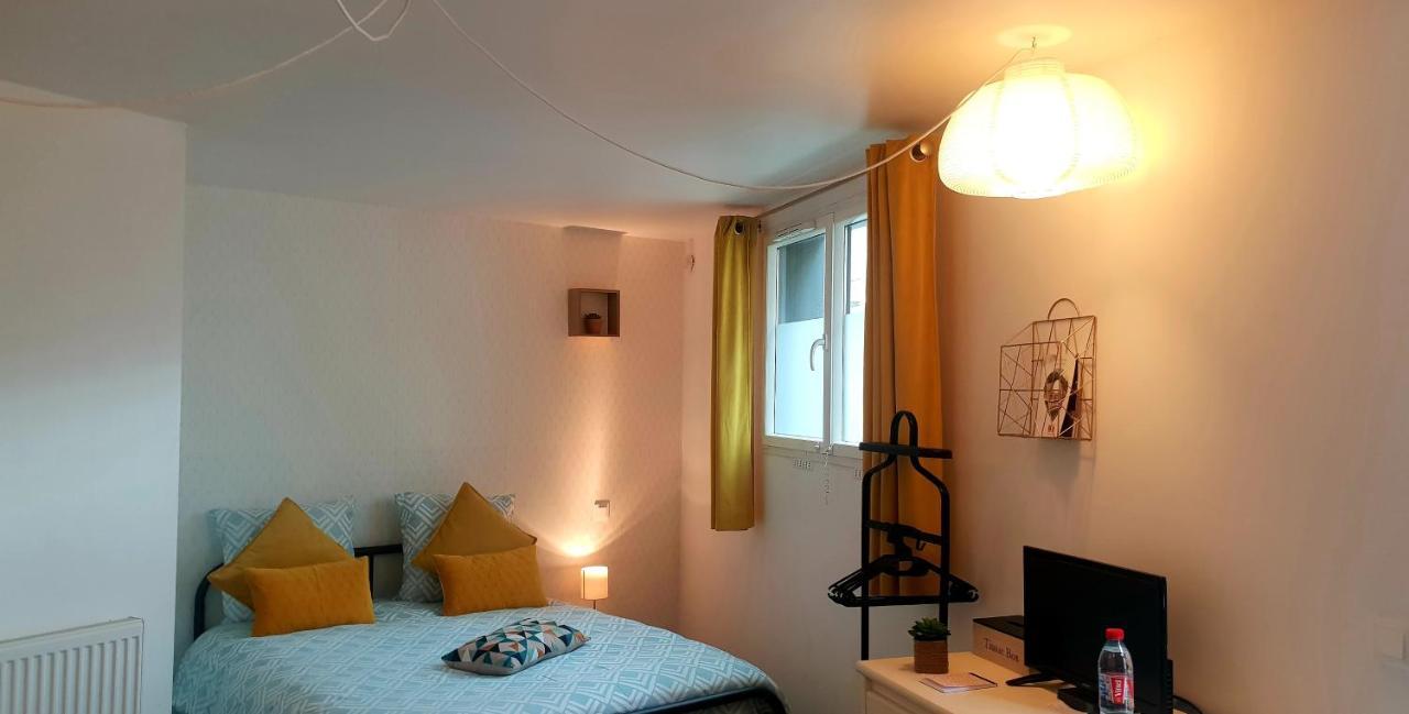 Studio Centre Apartment Динан Екстериор снимка