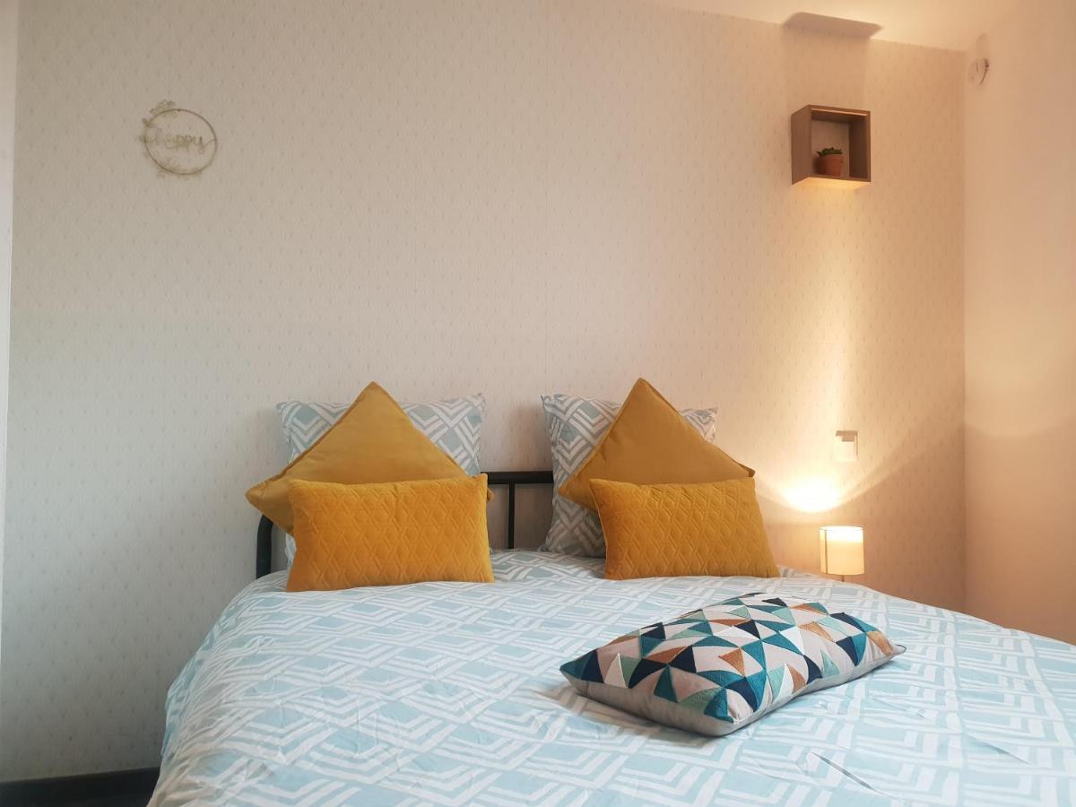 Studio Centre Apartment Динан Екстериор снимка