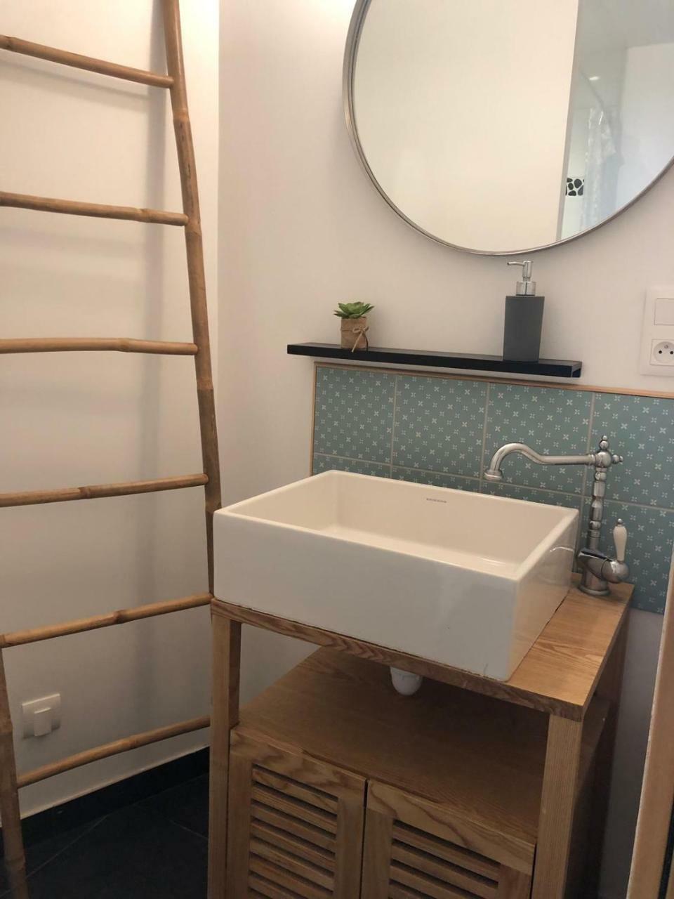 Studio Centre Apartment Динан Екстериор снимка