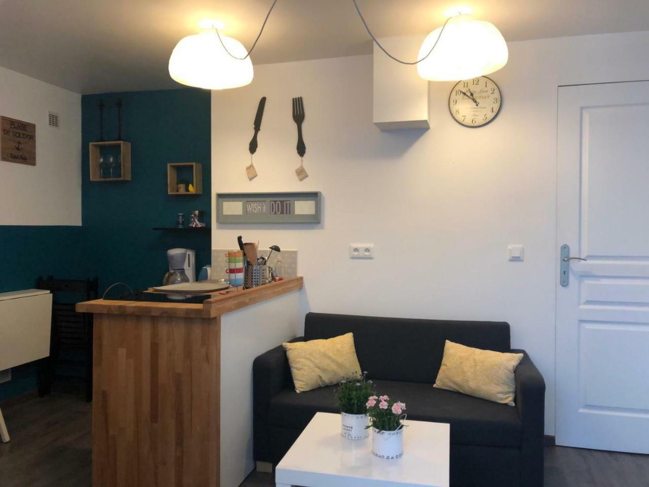 Studio Centre Apartment Динан Екстериор снимка