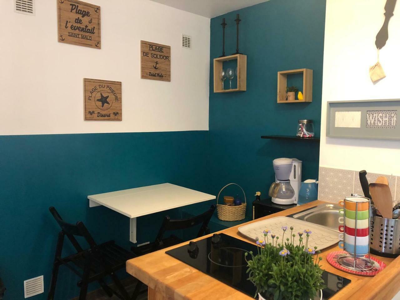 Studio Centre Apartment Динан Екстериор снимка